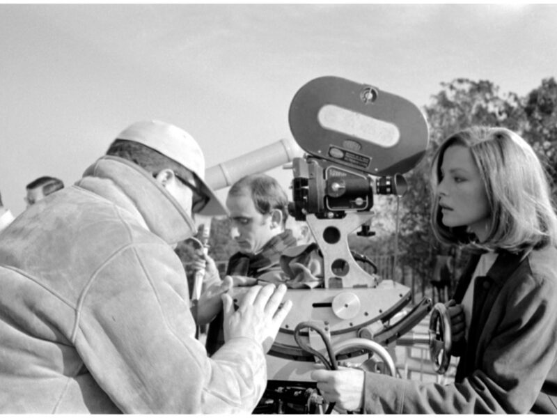 11_Virna Lisi con Ennio Guarnieri sul seti di Tenderly_1968_ARCHIVIO FOTOGRAFICO CSC_CINETECA NAZIONALE 11_Virna Lisi con Ennio Guarnieri sul seti di Tenderly_1968_ARCHIVIO FOTOGRAFICO CSC_CINETECA NAZIONALE
